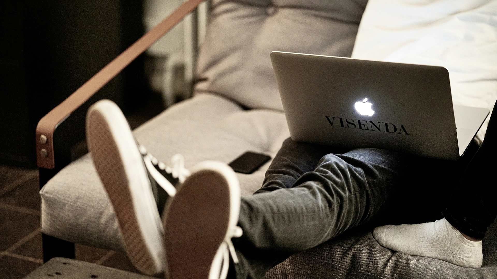 Legile de Verificare a Vârstei Împing Utilizatorii Spre Site-uri Online Nereglementate